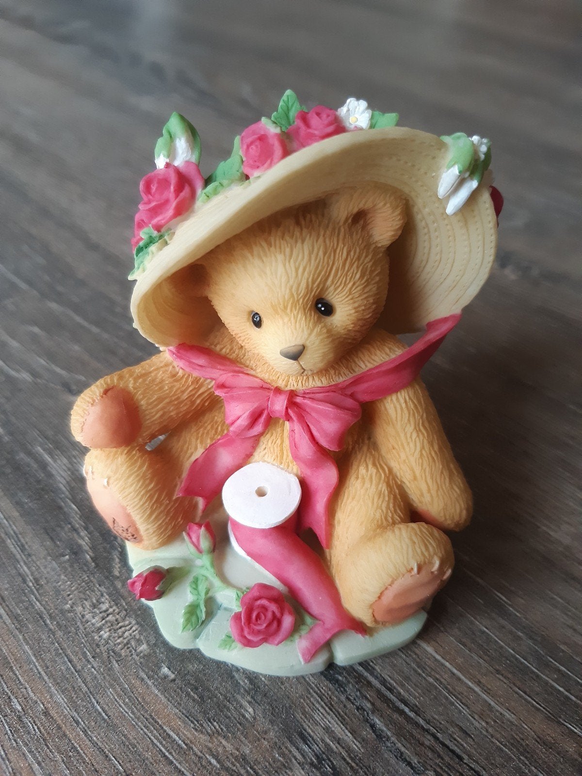 Janet Cherished Teddies Beeldje met Hoed en Rozen, Ophalen of Verzenden, Beeldje, Cherished Teddies