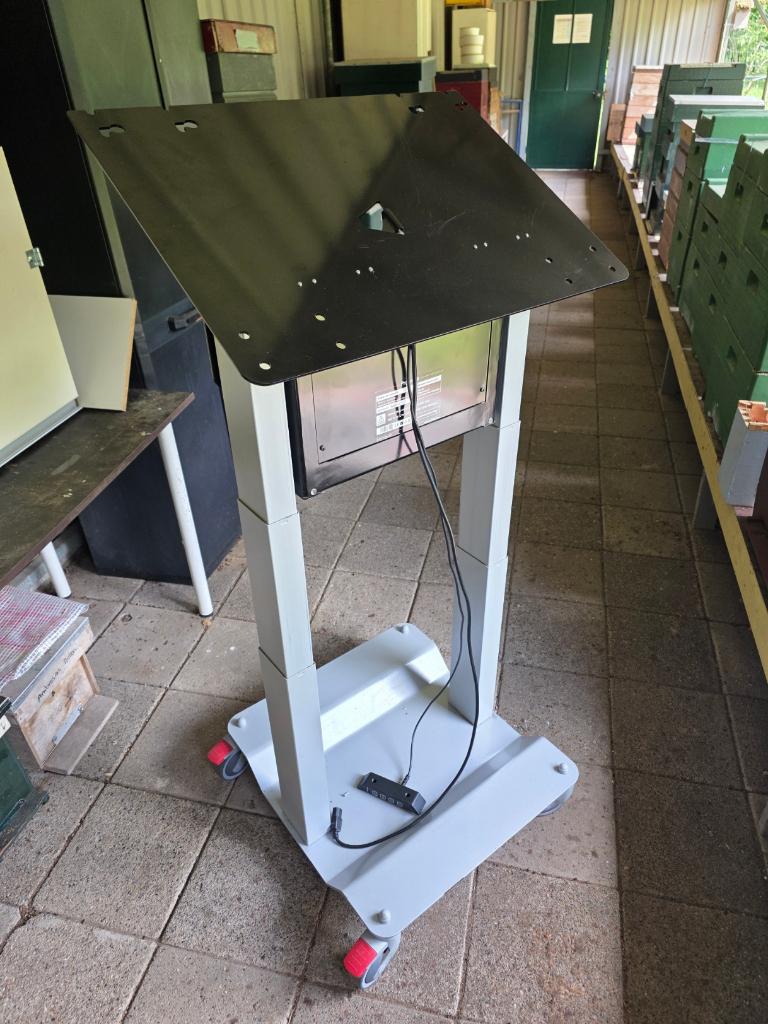 Te koop: Prowise All in one electrische kantellift tv beugel, Ophalen, Gebruikt