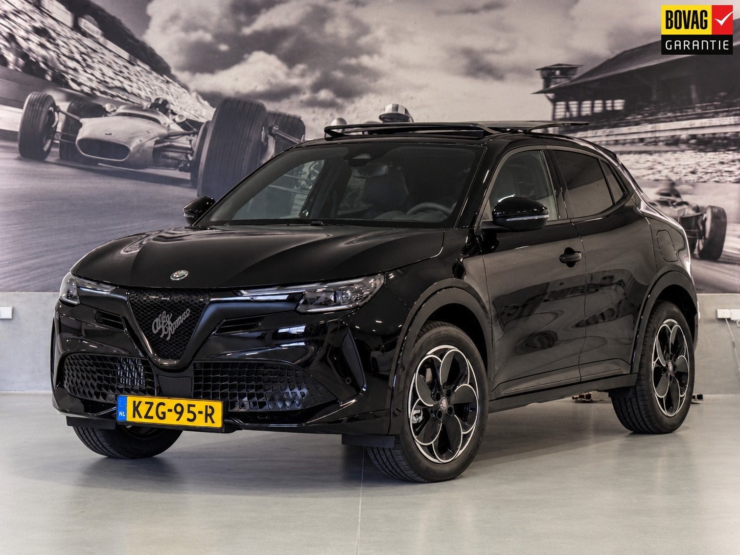 Alfa Romeo Junior 1.2 Turbo Hybrid Ibrida Ti Black Edition, Auto's, 145 pk, Zwart, 1199 cc, 15 kWh