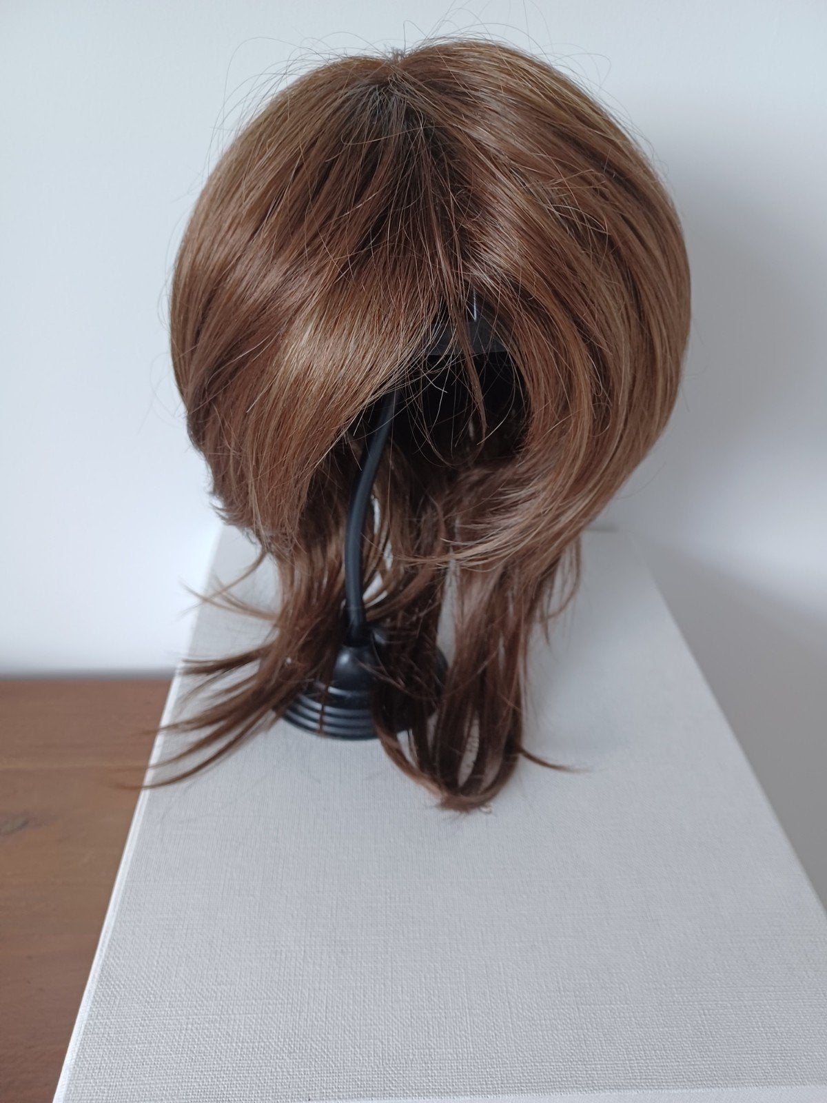 Bruine pruik, nooit gedragen, Ophalen of Verzenden, Nieuw, Pruik of Haarverlenging