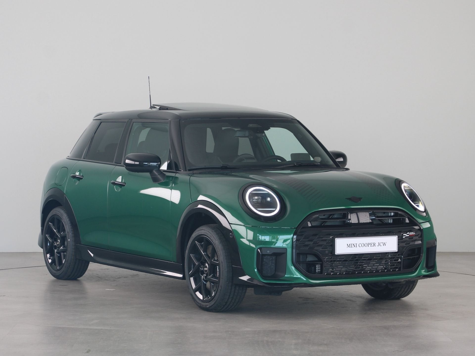 MINI 5-deurs Cooper C John Cooper Works Pakket M PRIVATE LEA, Auto's, 156 pk, Bedrijf, Nieuw, 3 cilinders