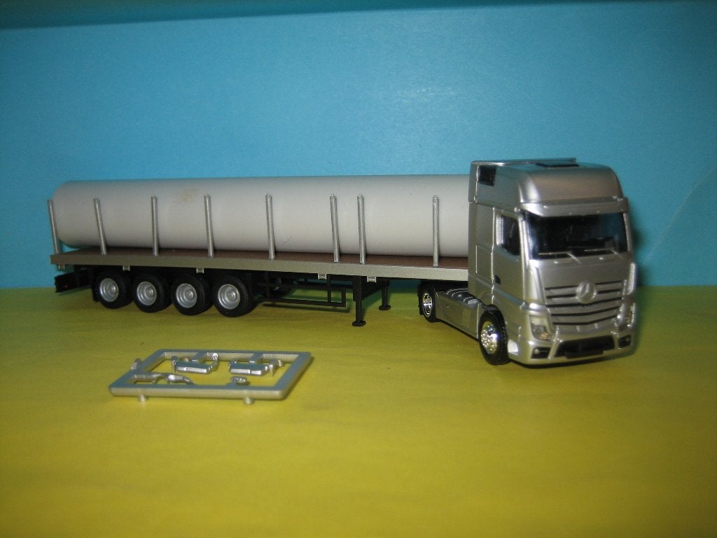 Rungen oplegger  met MERCEDES truck in grys met lading AWM, Ophalen of Verzenden, Nieuw, Bus of Vrachtwagen, AWM