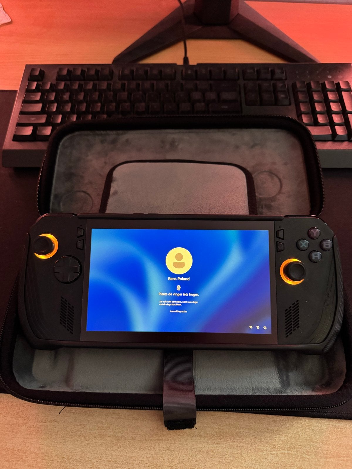 ROG Ally X met case, dock, oplader en doos, Ophalen of Verzenden, ASUS, Zo goed als nieuw