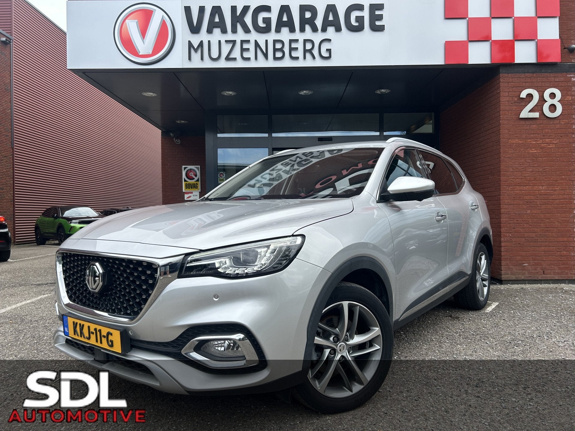 MG EHS 1.5 TGDI Luxury // SCHUIF-KANTELDAK // 360 CAMERA //, Gebruikt, Zwart, 4 cilinders, Bedrijf