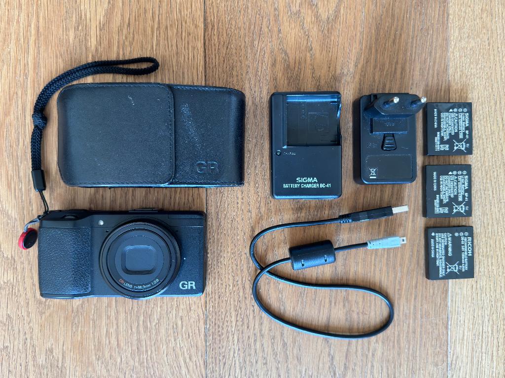 Ricoh GR APS-C – streetfotografie klassieker / doos / extras, Gebruikt, Compact, Ophalen of Verzenden, 16 Megapixel