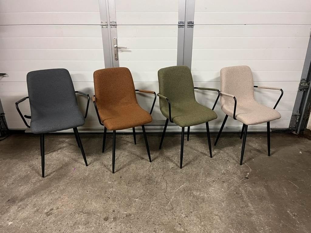 67 stuks Leuke hippe horeca bistro restaurant stoelen nieuw, Ophalen, Zo goed als nieuw, Stof, Grijs