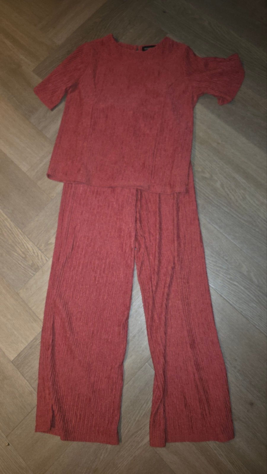Mooi Guts & Gusto combinatiepak - Broek S, Top L, Guts & Gusto, Ophalen of Verzenden, Zo goed als nieuw, Rood