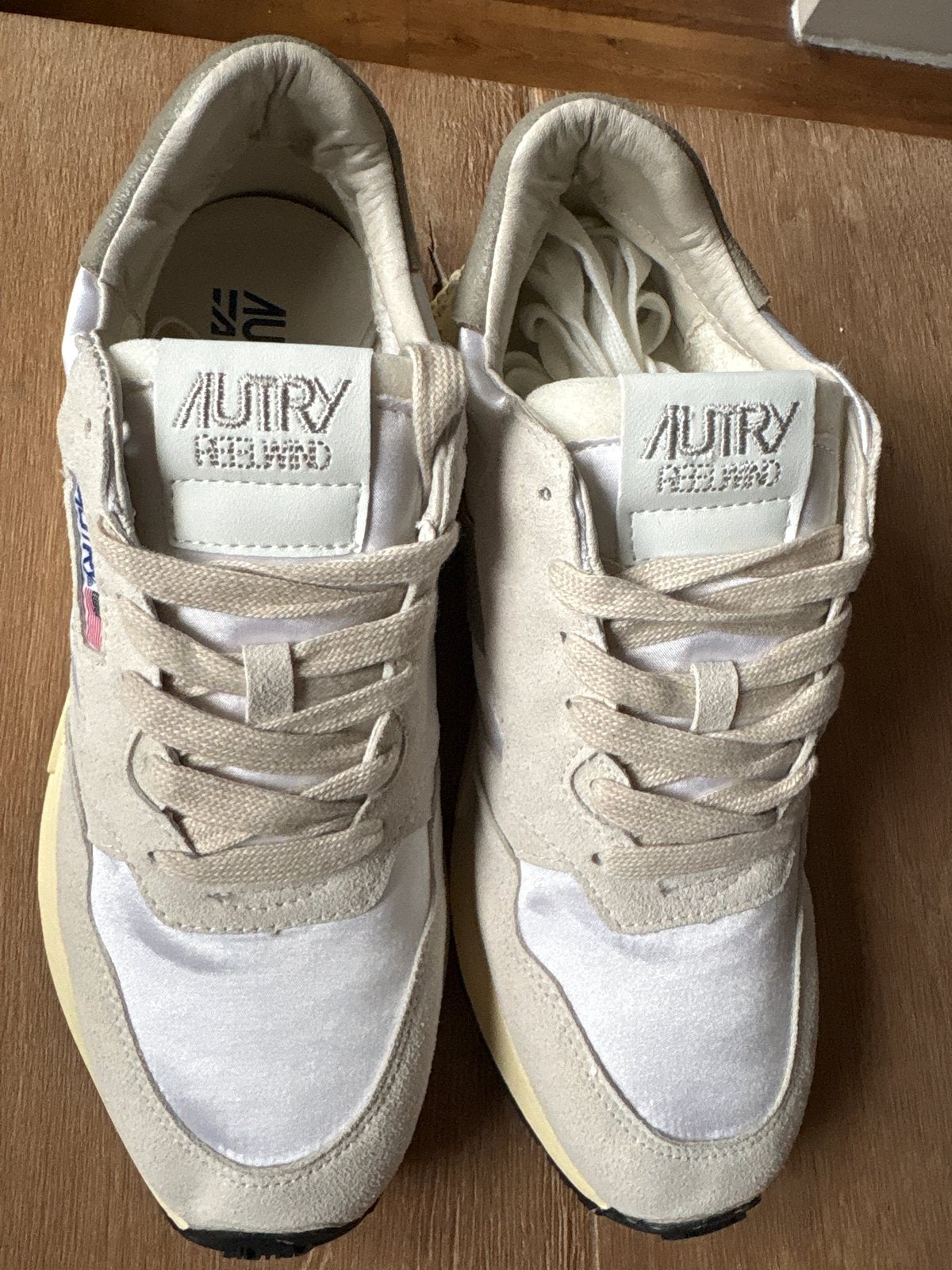 Autry Medalist sneakers maat 43 - Zo goed als nieuw, Ophalen of Verzenden, Zo goed als nieuw, Beige, Sneakers of Gympen