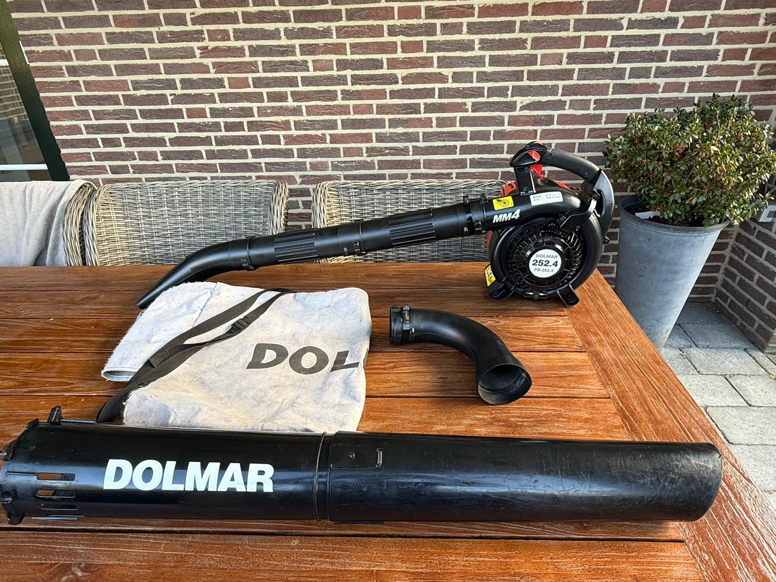 Dolmar PB-252.4 (Makita) Bladblazer met zuigfunctie, Ophalen, Benzine, Met opvangzak, Handgedragen