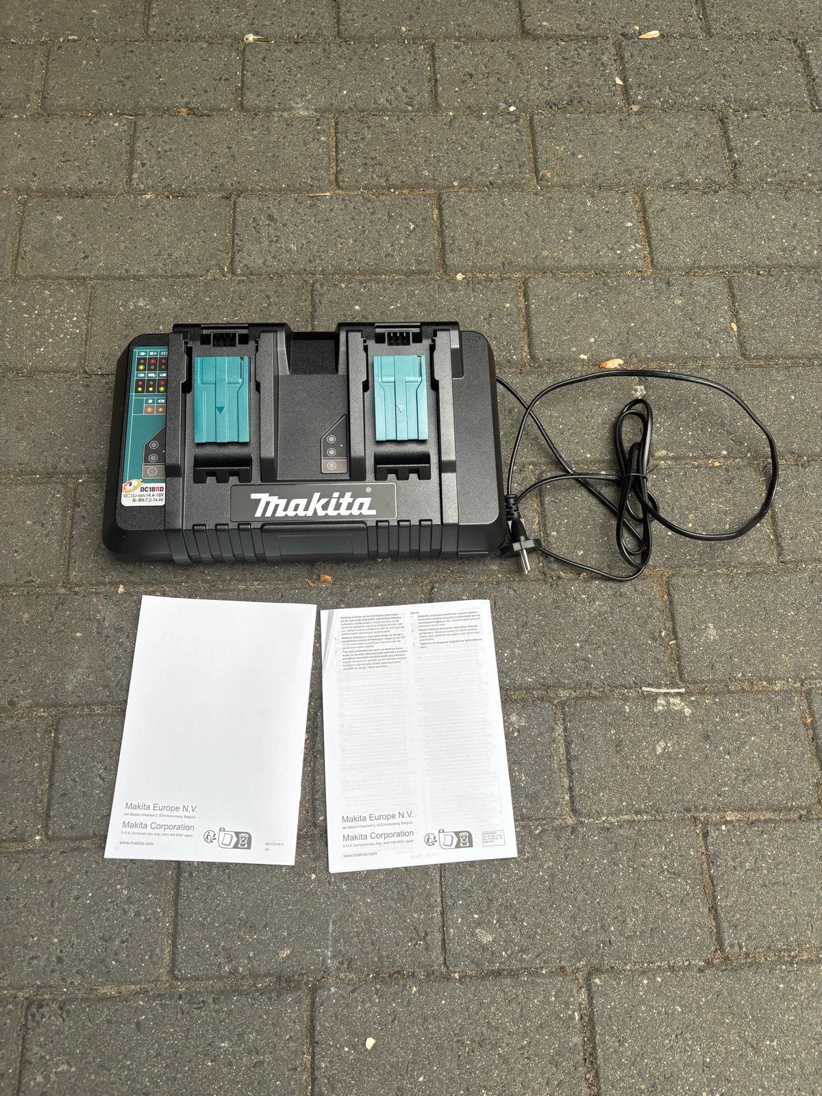 Nieuwe Makita DC18RD Duolader - Snel en Efficiënt Opladen, Ophalen of Verzenden, Nieuw, 600 watt of meer, Overige typen