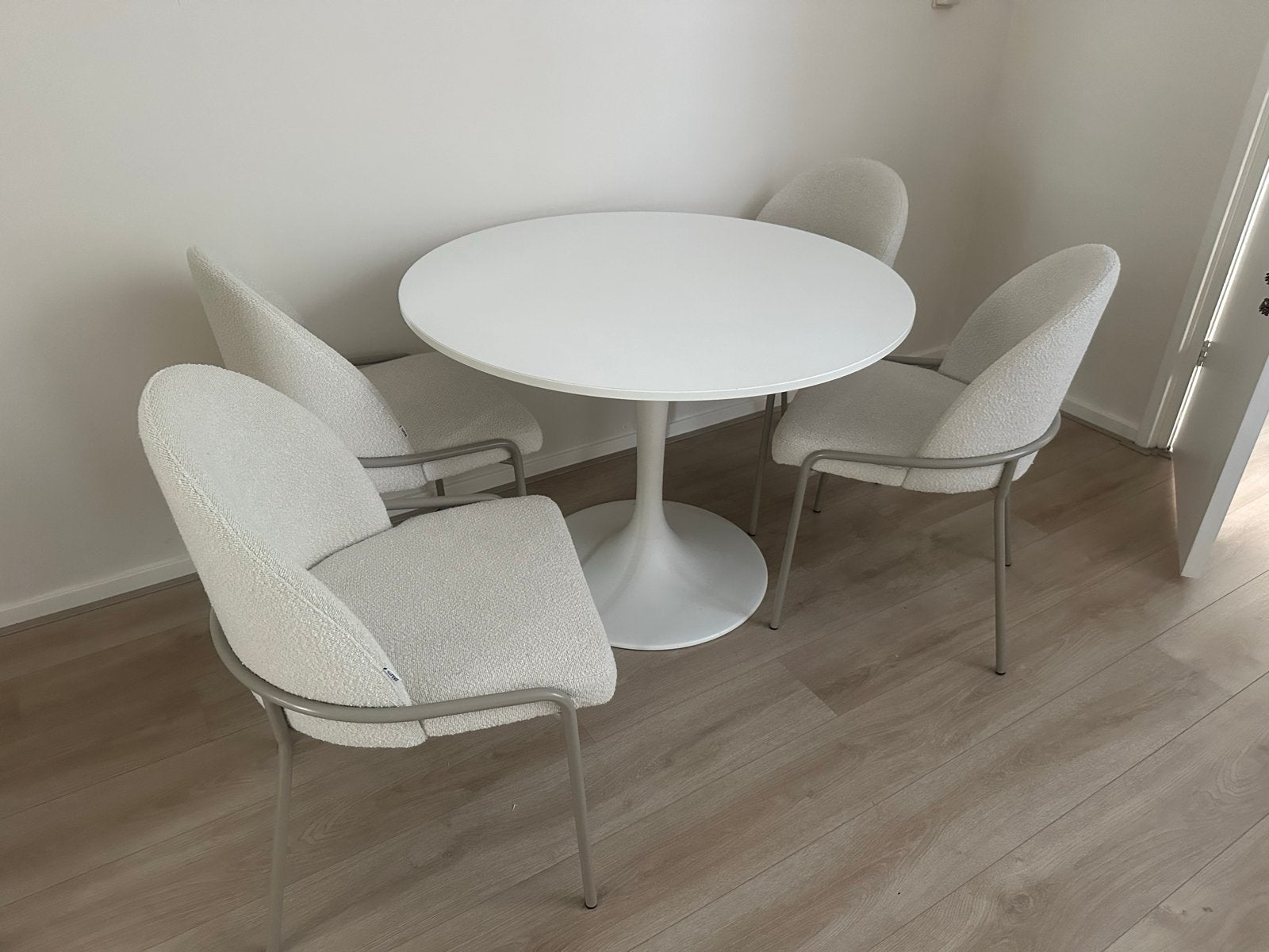 Witte ronde eettafel, Huis en Inrichting, Tafels | Eettafels, Ophalen, Kunststof, Rond, Zo goed als nieuw