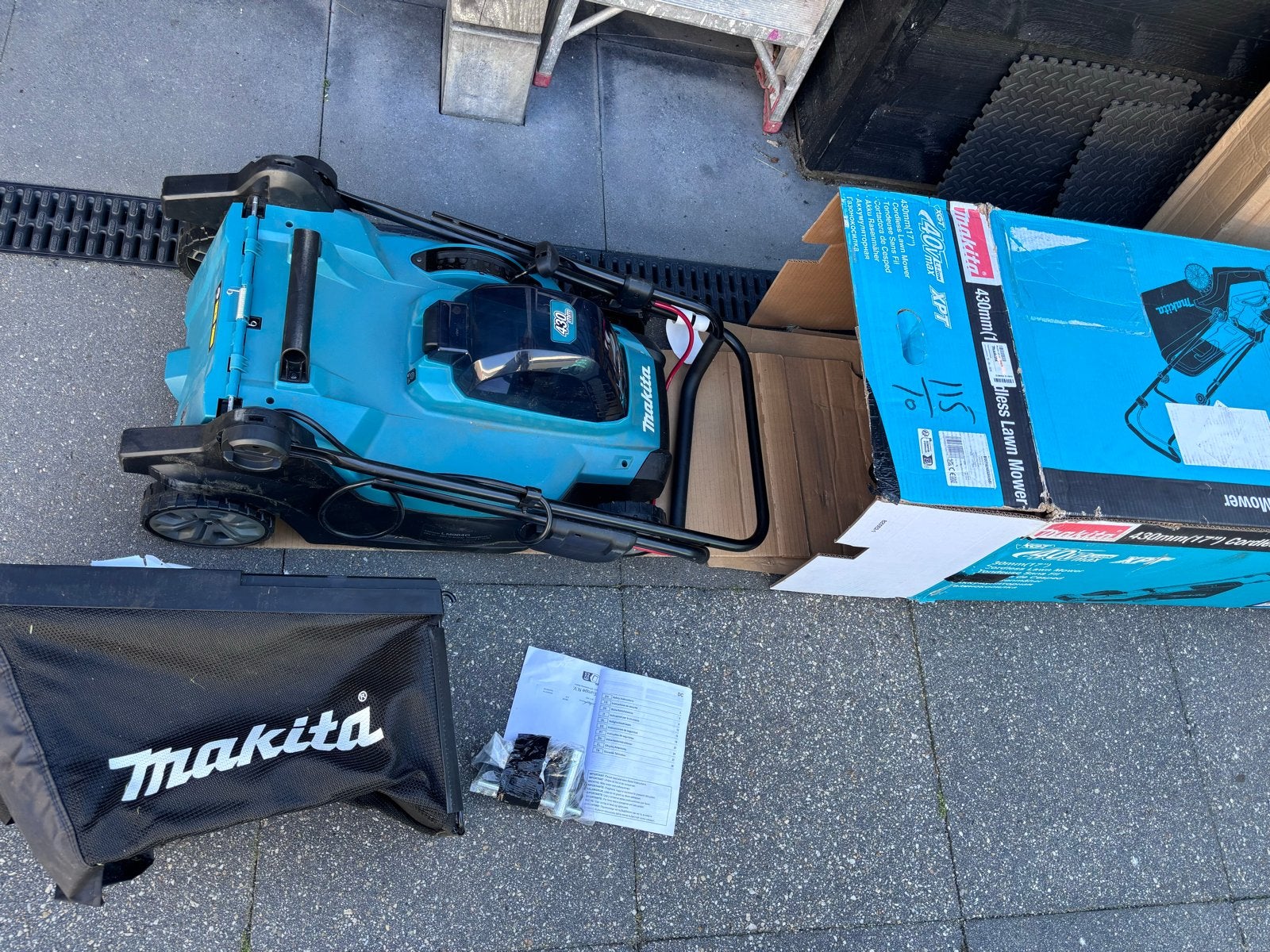 Makita LM004GZ XGT 40V Max Li-Ion Accu Grasmaaier body 430mm, Tuin en Terras, Cirkelmaaier, Accu-grasmaaier, Ophalen of Verzenden