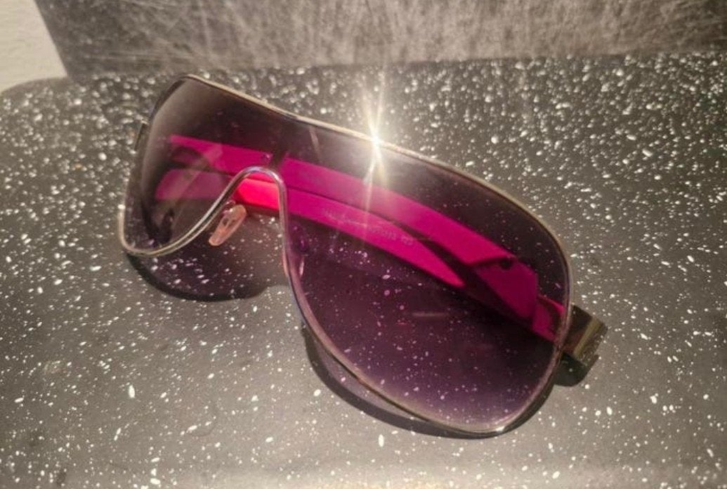 Vintage Prada Zonnebril - Stijlvol en Tijdloos, Gebruikt, Zonnebril, Overige kleuren, Ophalen