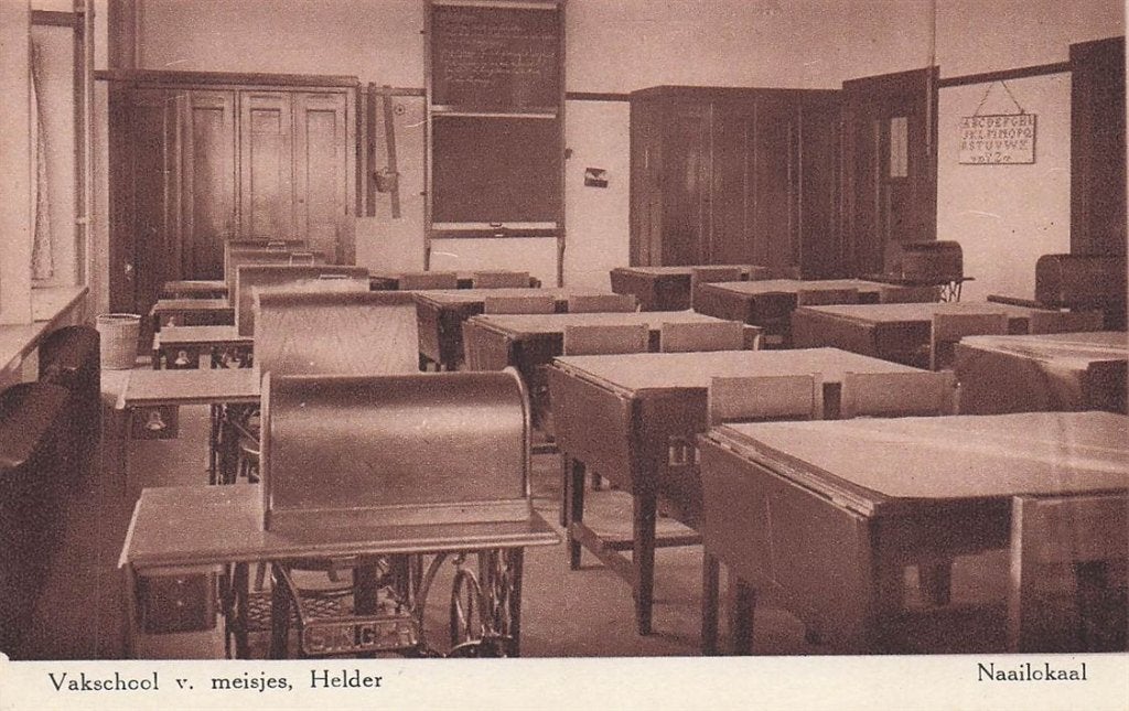 703-014-015 Vakschool Meisjes Den Helder Naailokaal, Verzenden, Voor 1920, Noord-Holland