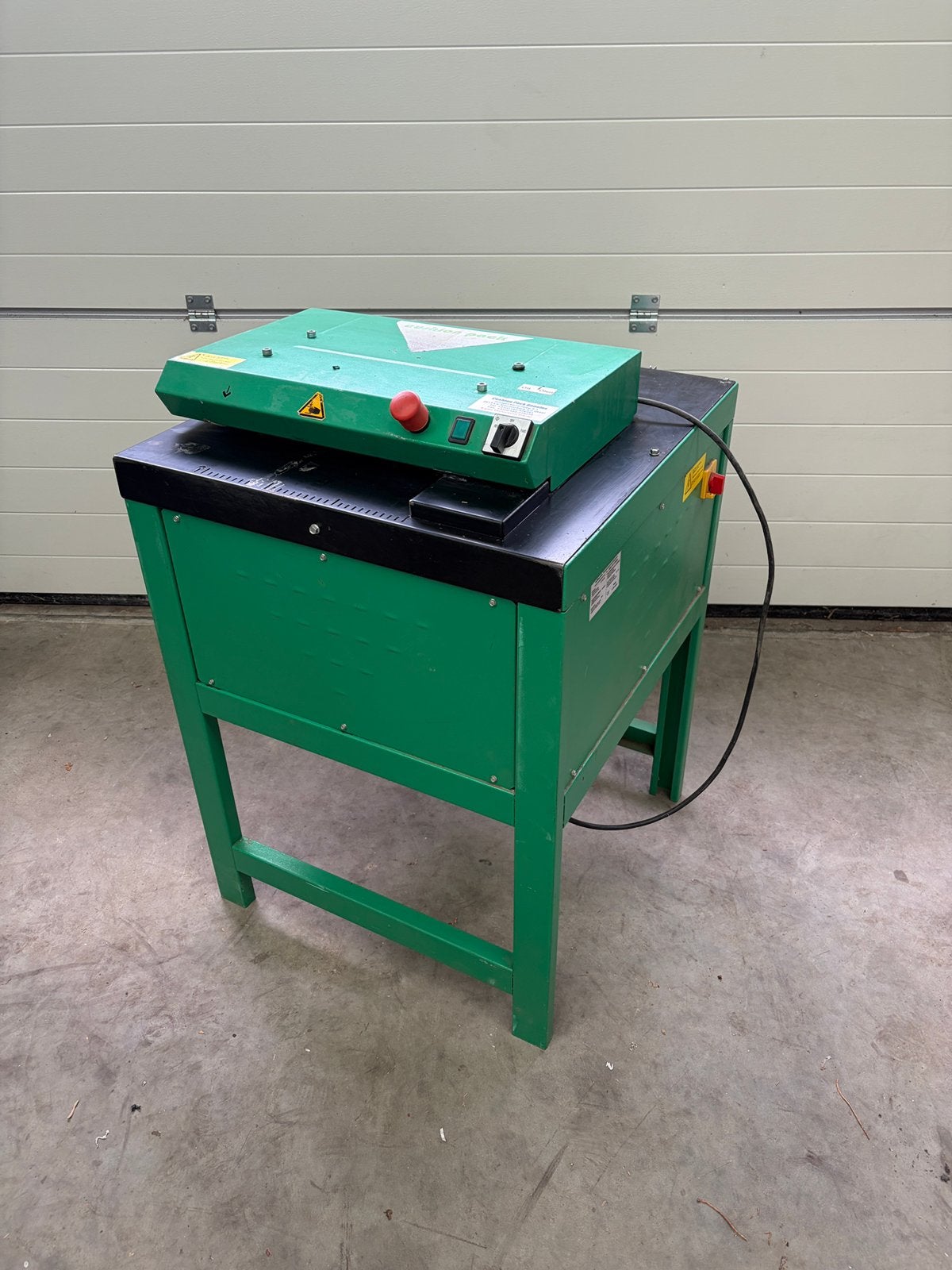 Kartonshredder kartonperforator opbolmachine schredder, Doe-het-zelf en Verbouw, Kratten en Dozen, Zo goed als nieuw, Ophalen of Verzenden