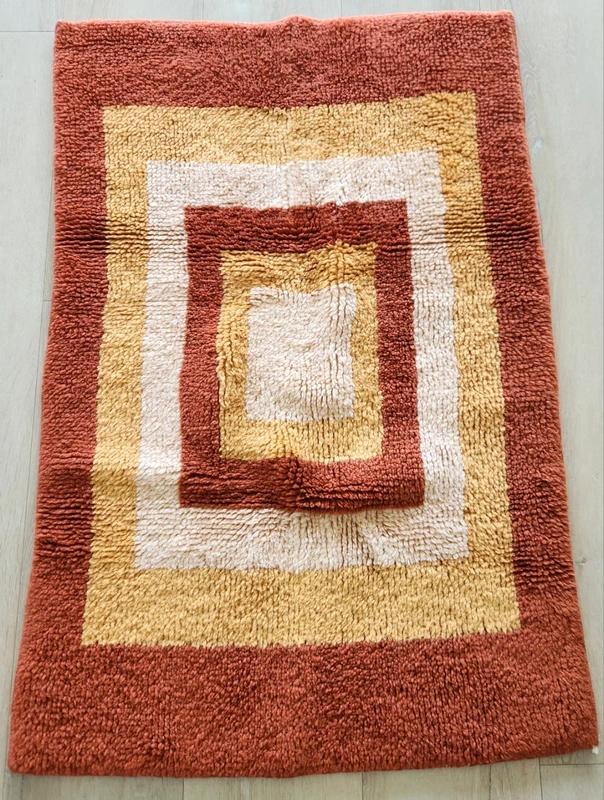 Badmat, kleur terracotta geel creme, afmetingen 110x75, Ophalen of Verzenden, Zo goed als nieuw, Overige kleuren, Badmat