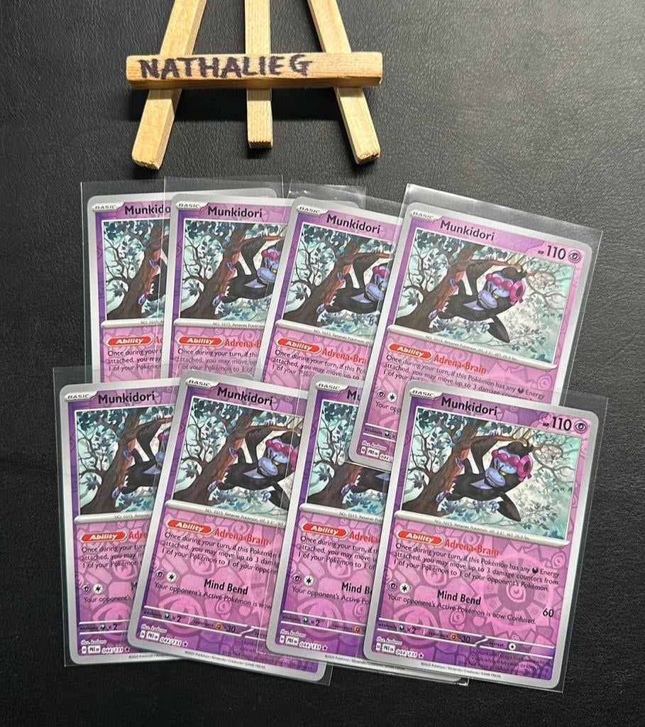 Munkidori reverse 044/131 Pokemon Prismatic Evolutions, Ophalen of Verzenden, Nieuw, Losse kaart