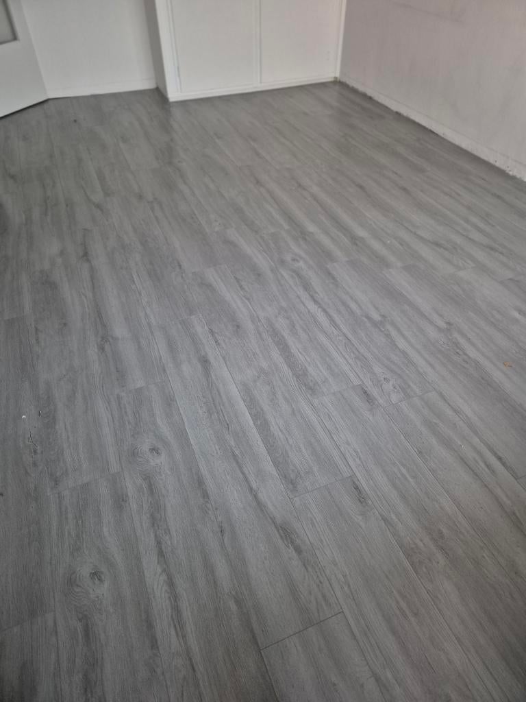 Laminaat vloer grijs eiken, Ophalen, Zo goed als nieuw, 25 tot 50 m², Grijs