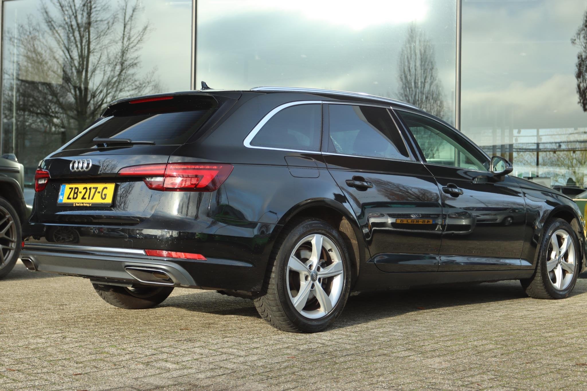 AUDI A4 AVANT 35 TFSI AUT. SPORT LEASE ED. | LEDER | ADAPTIV, Auto's, Audi, Gebruikt, 4 cilinders, A4, Zwart
