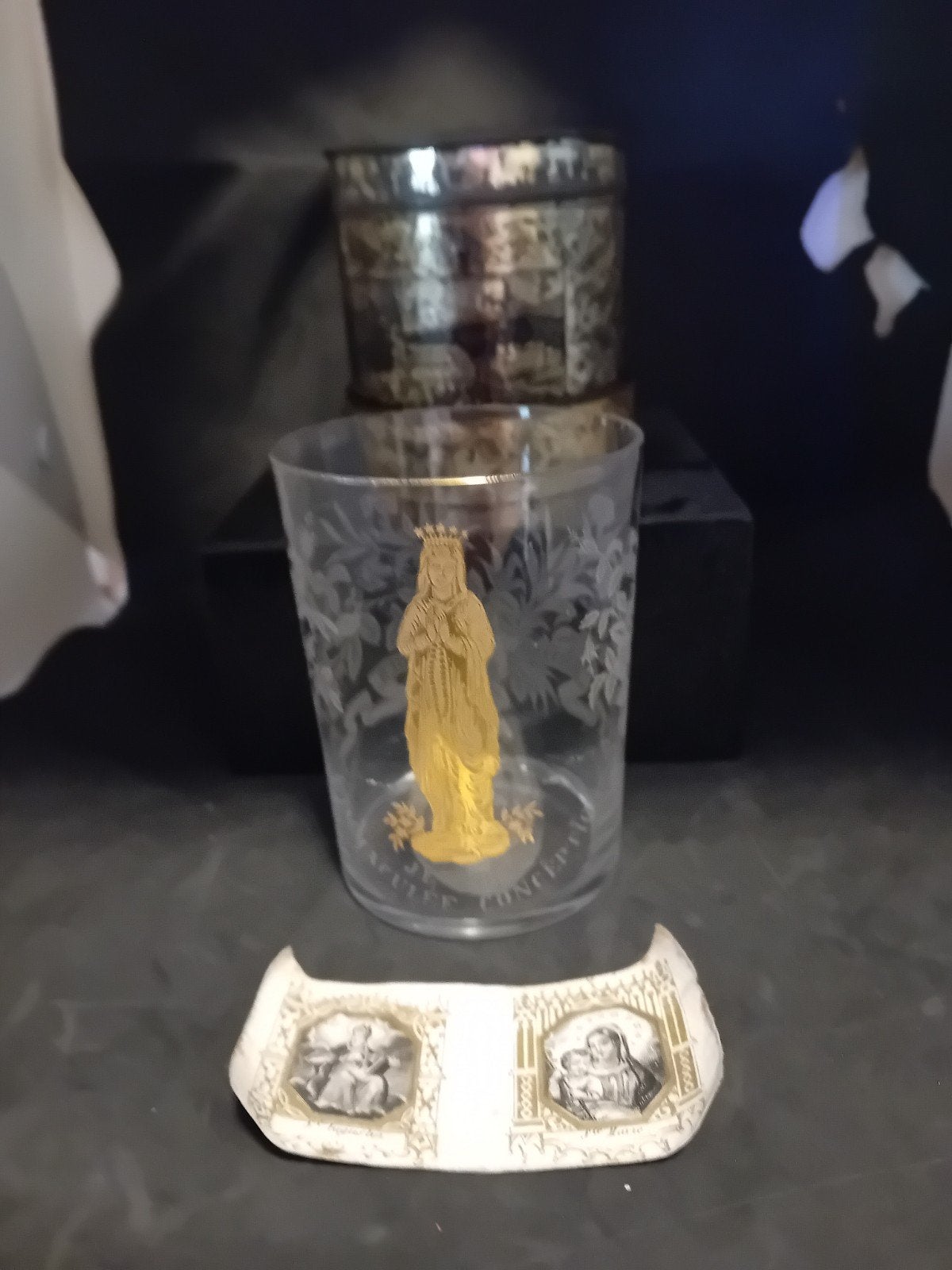 Antiek geëtst glas uit Lourdes (ca. 1900) in blikken doos, Ophalen of Verzenden