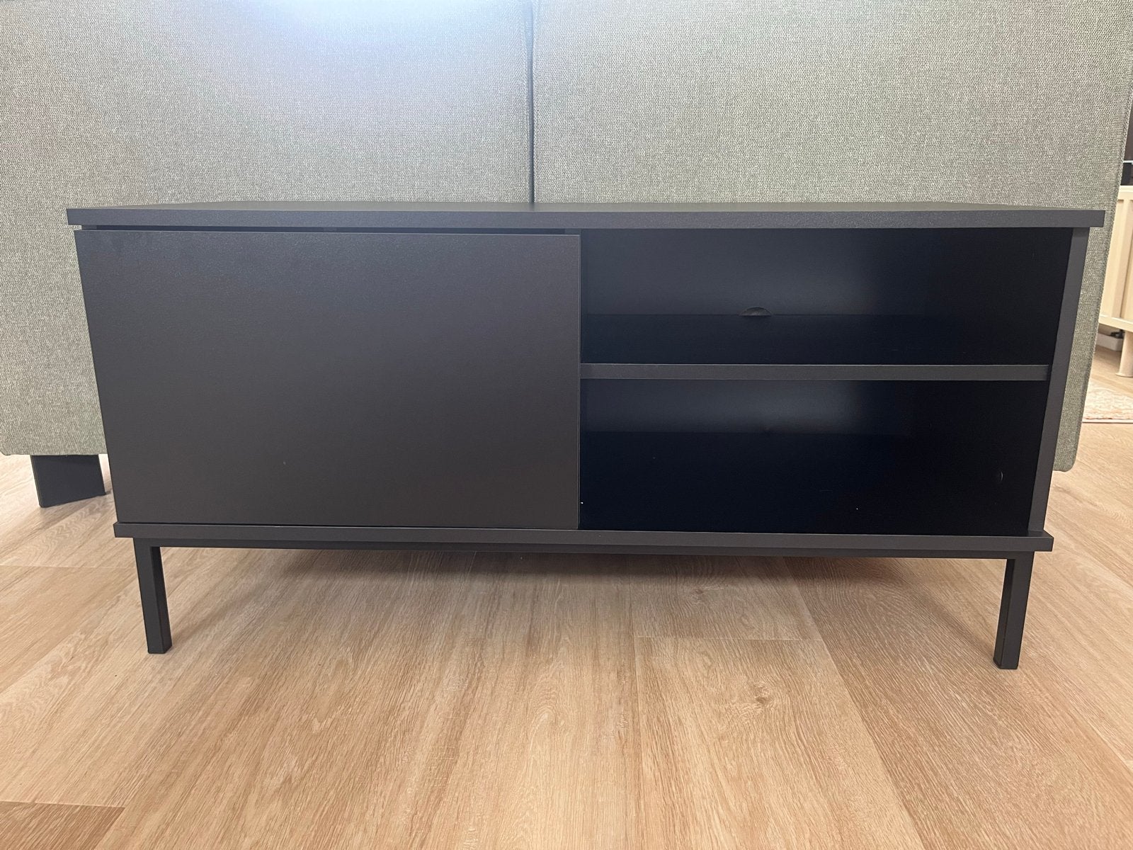 Zwart TV-meubel met klep en open vakken, Ophalen, Gebruikt, 100 tot 150 cm, Minder dan 100 cm