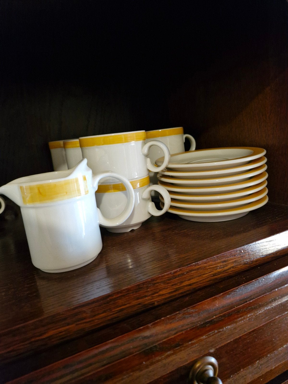 Servies wit met geel randje, Ophalen, Zo goed als nieuw, Bord(en), Overige stijlen