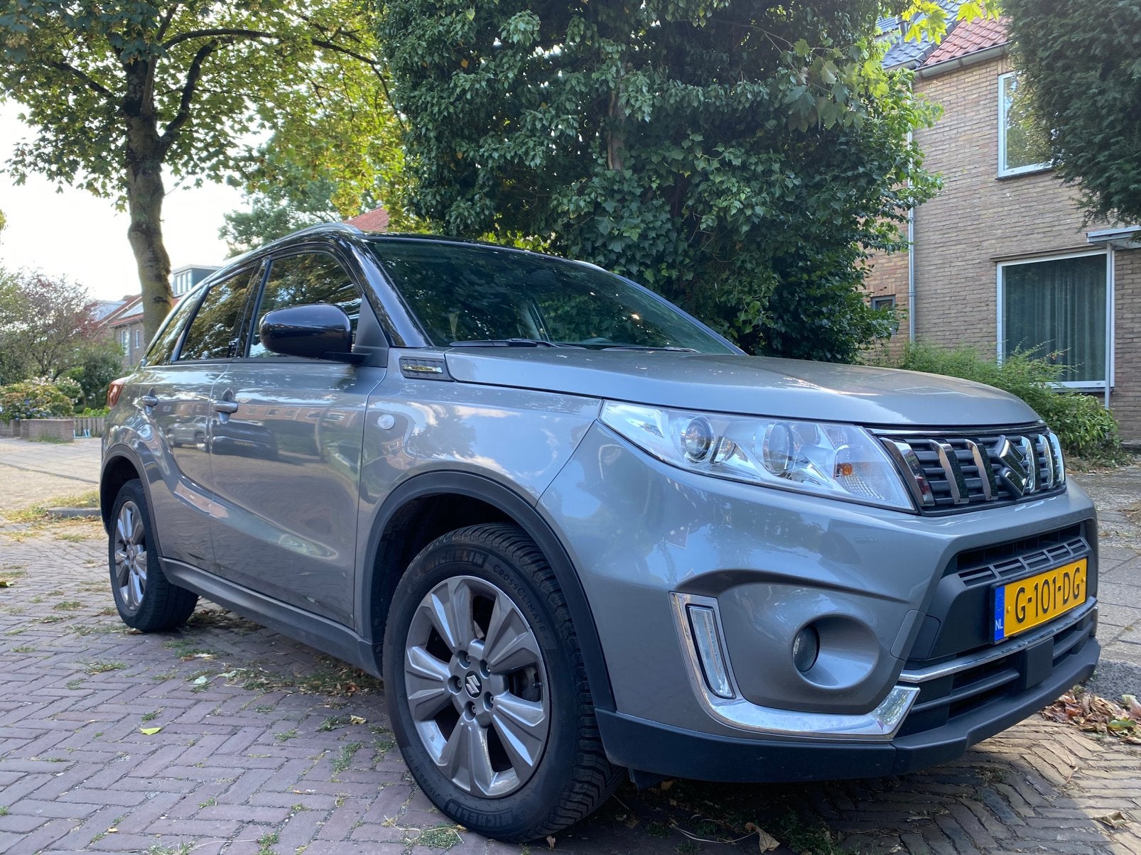Suzuki Vitara 1.0 Boosterjet 112pk 2WD 2019 Grijs, Auto's, Voorwielaandrijving, 400 kg, 49 €/maand, Origineel Nederlands