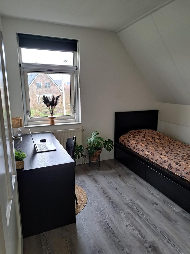 Stoere slaapkamer set: eenpersoonsbed met matras en bureau, Huis en Inrichting, Slaapkamer | Bedden, Gebruikt, Eenpersoons, 90 cm