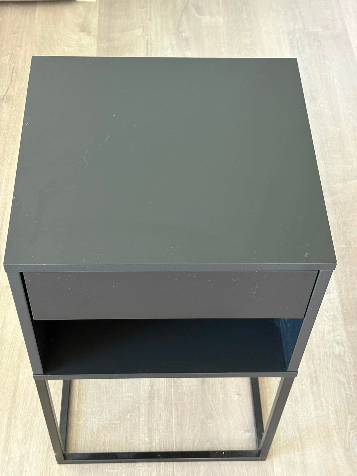 2x Ikea nachtkastje Vikhammer - zwart, Ophalen, Zo goed als nieuw, 65 cm of meer, 70 cm of meer