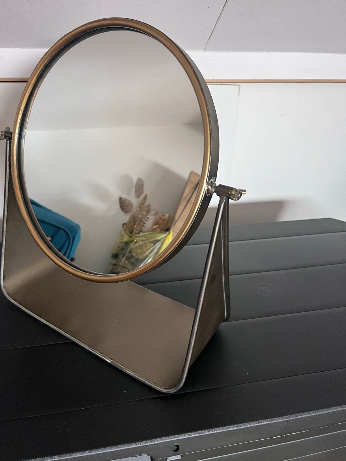 Ronde vintage spiegel met gouden rand, Minder dan 50 cm, Rond, Ophalen of Verzenden, Zo goed als nieuw