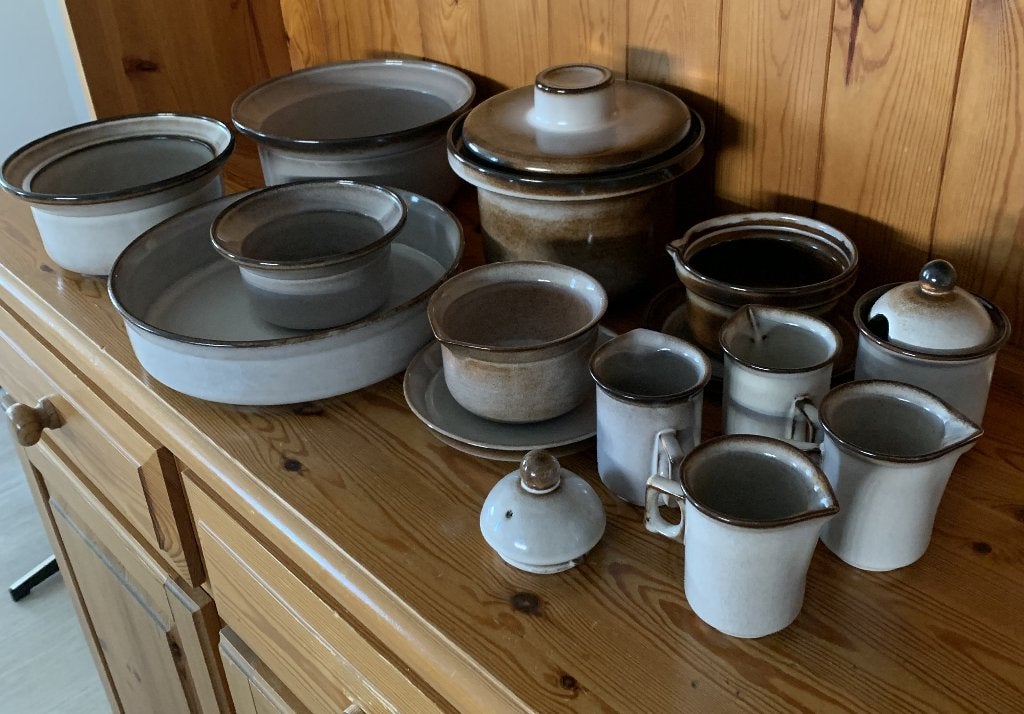 Driehoek Huizen servies, Amsterdams grijs bruin ? Blaricum ?, Ophalen of Verzenden, Zo goed als nieuw, Bord(en), Overige stijlen