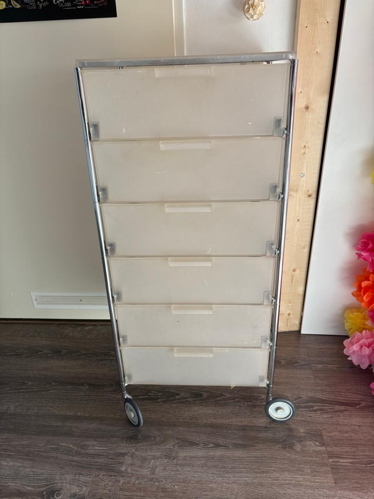 Kartell kast met lades op wielen, Ophalen, Gebruikt