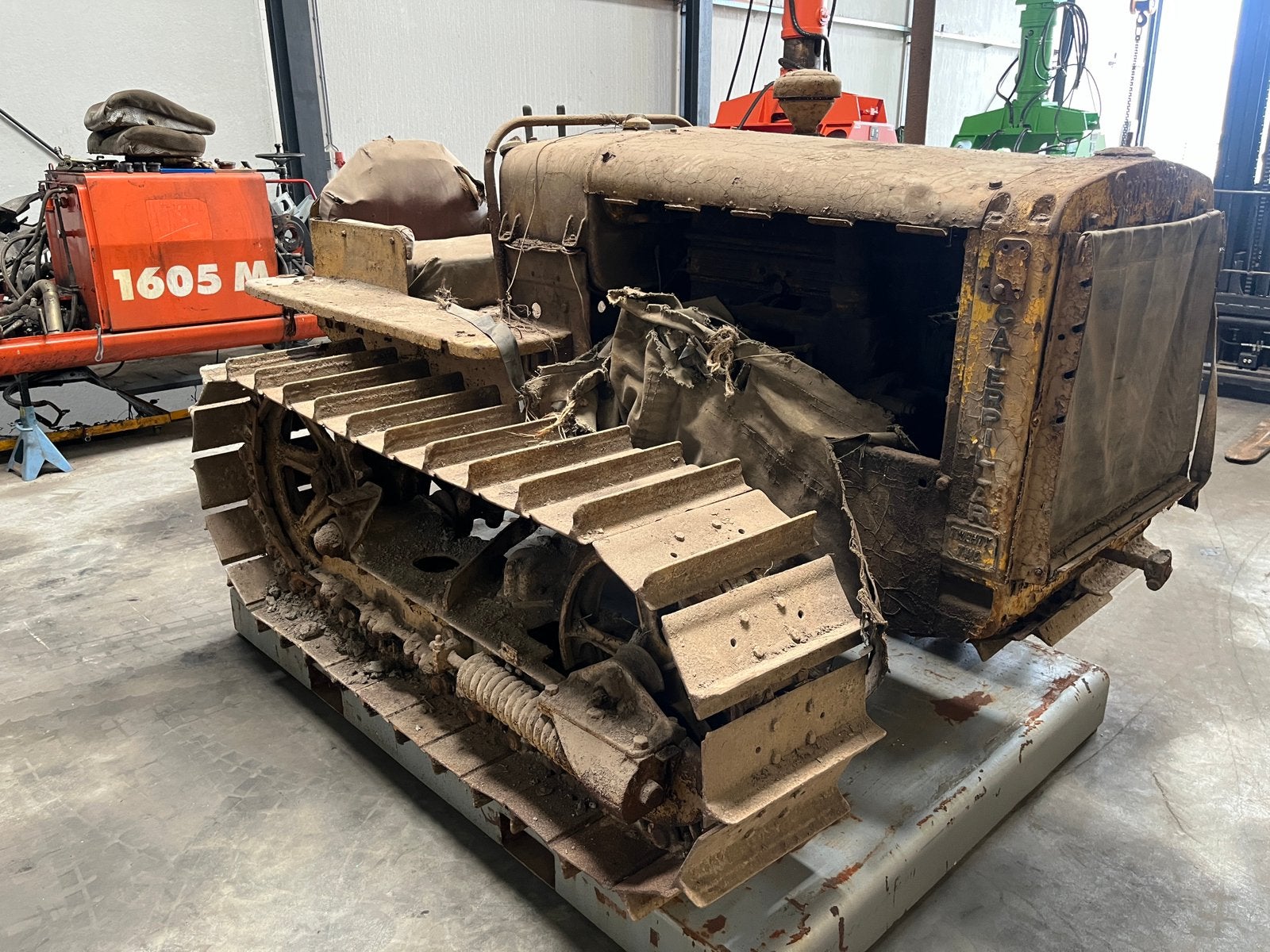 Antieke rups tractor trekker caterpillar twenty two, Ophalen