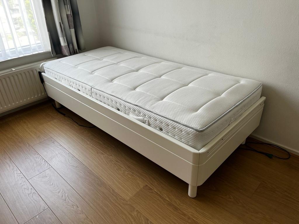 Één persoons bed, Huis en Inrichting, Ophalen, 90 cm, Eenpersoons, Wit