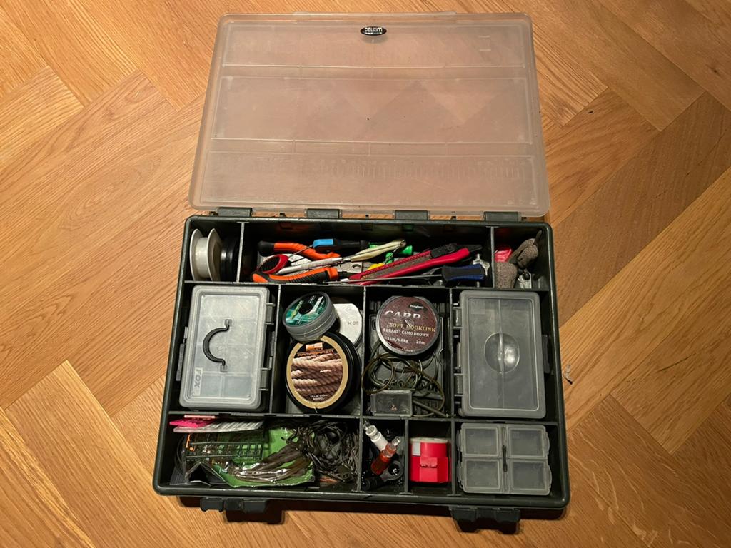 Fox Tackle Box met veel inhoud, Ophalen of Verzenden, Gebruikt, Complete set