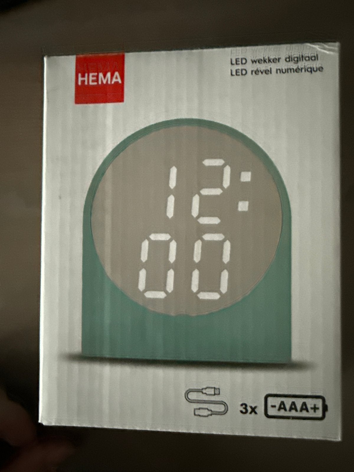 Hema LED wekker digitaal - Nieuw in verpakking, Ophalen, Werkt op batterijen, Nieuw, Groen