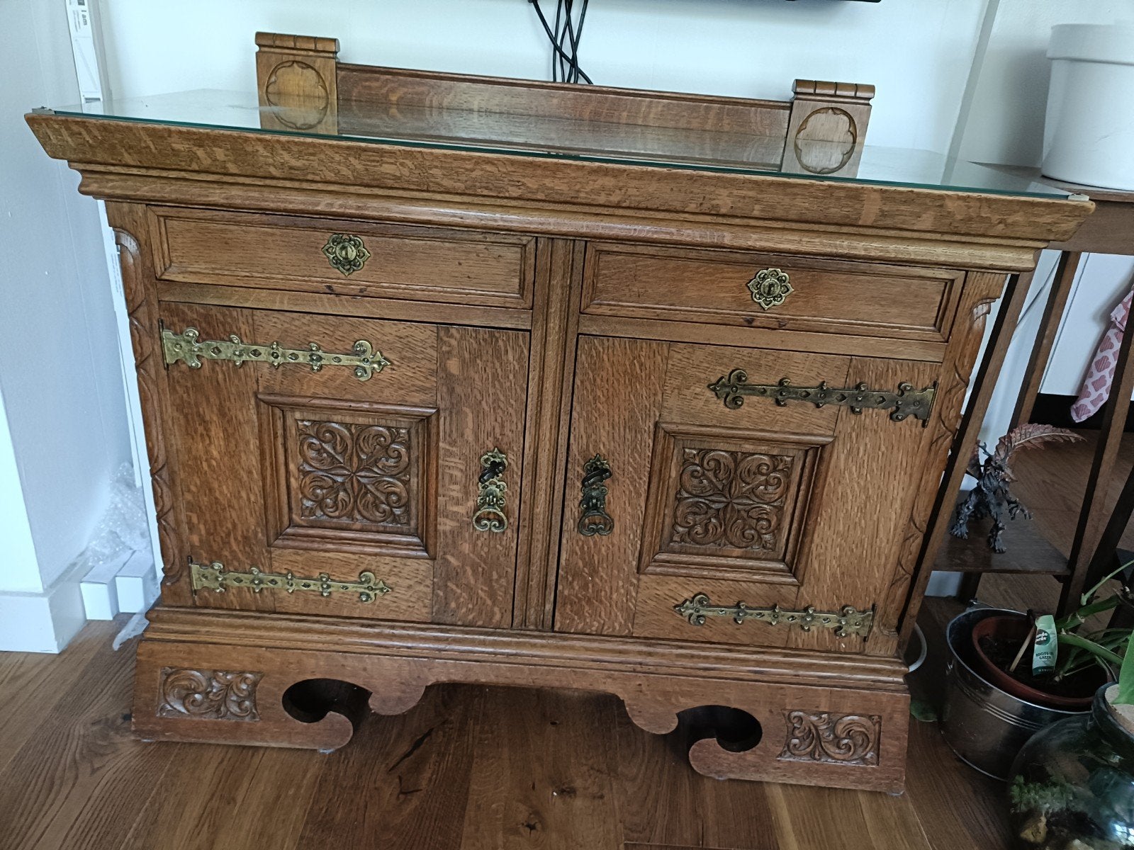 eikenhouten dressoir handgemaakt met mooie bewerking, Antiek en Kunst, Ophalen