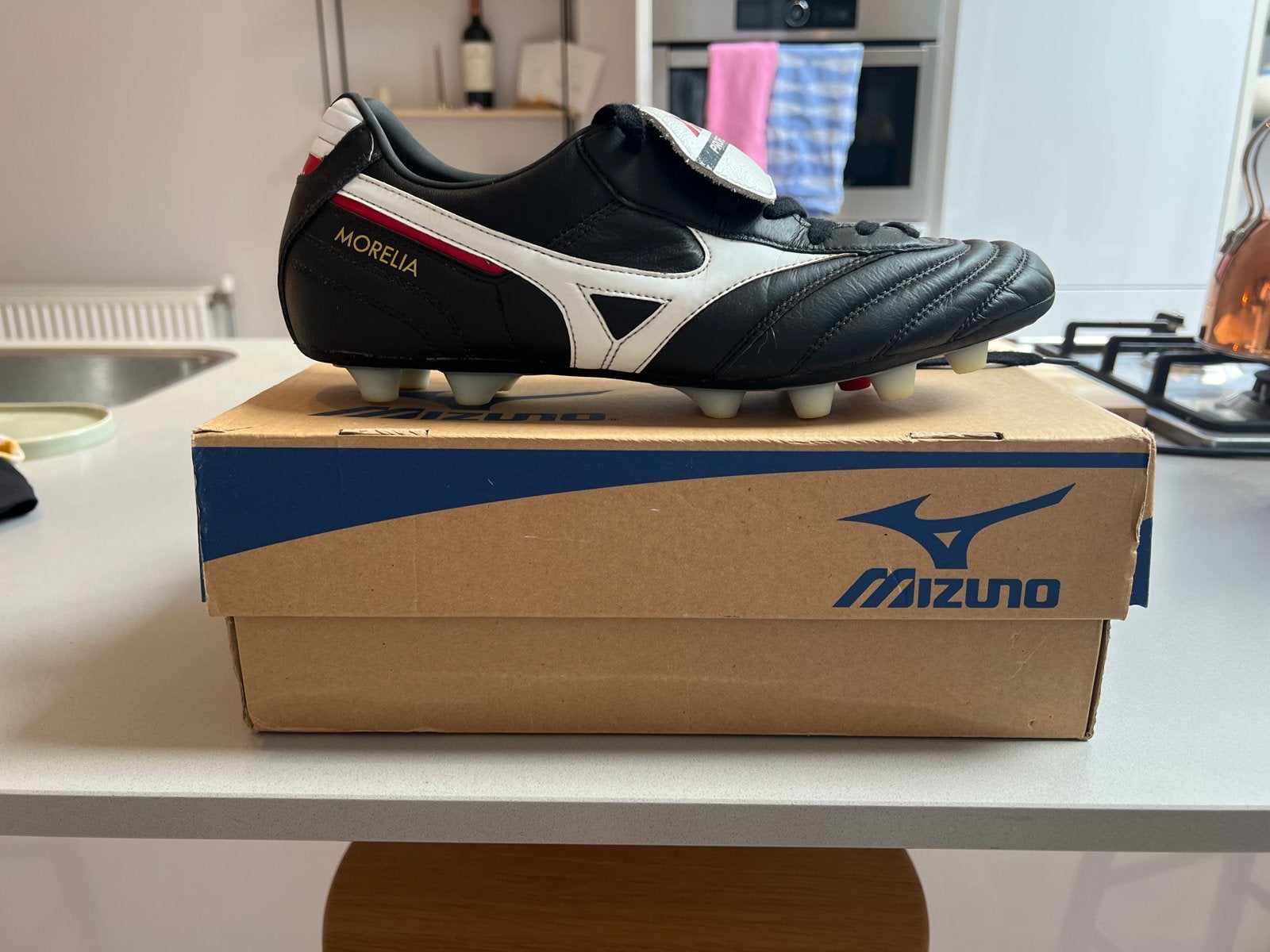 Mizuno Morella MD maat 44,5, Ophalen, Schoenen, Maat L, Zo goed als nieuw