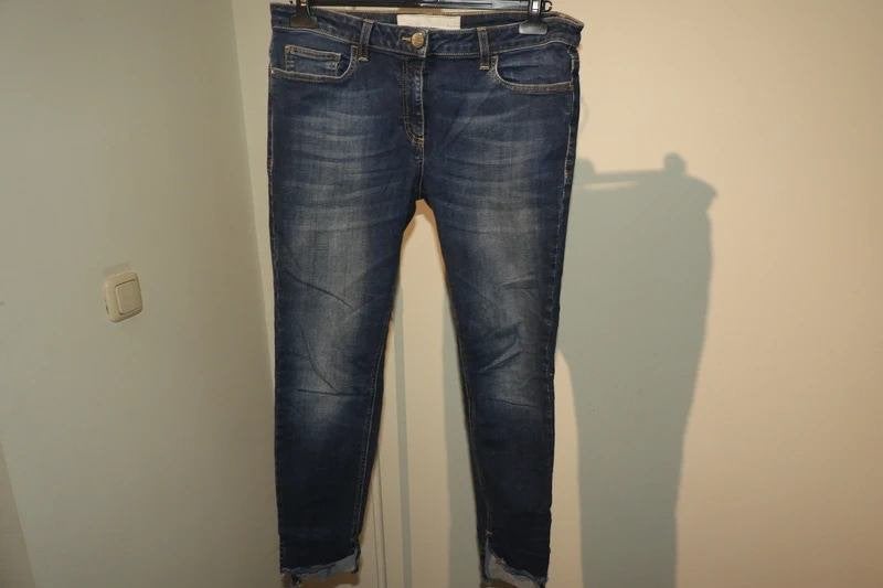 Elisabetta Franchi blauwe jeans broek goud label achter 40