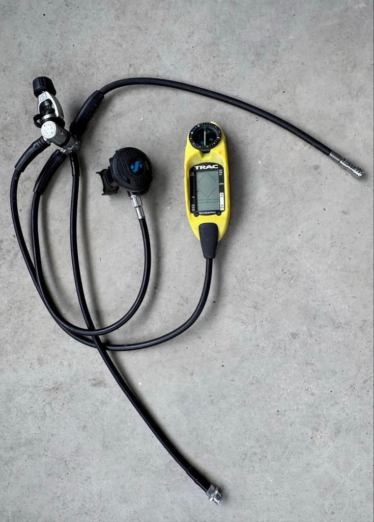 Scubapro Duikcomputer met kraanadaptor en droogpak aansluiti, Watersport en Boten, Duiken, Ophalen of Verzenden, Gebruikt, Duikcomputer