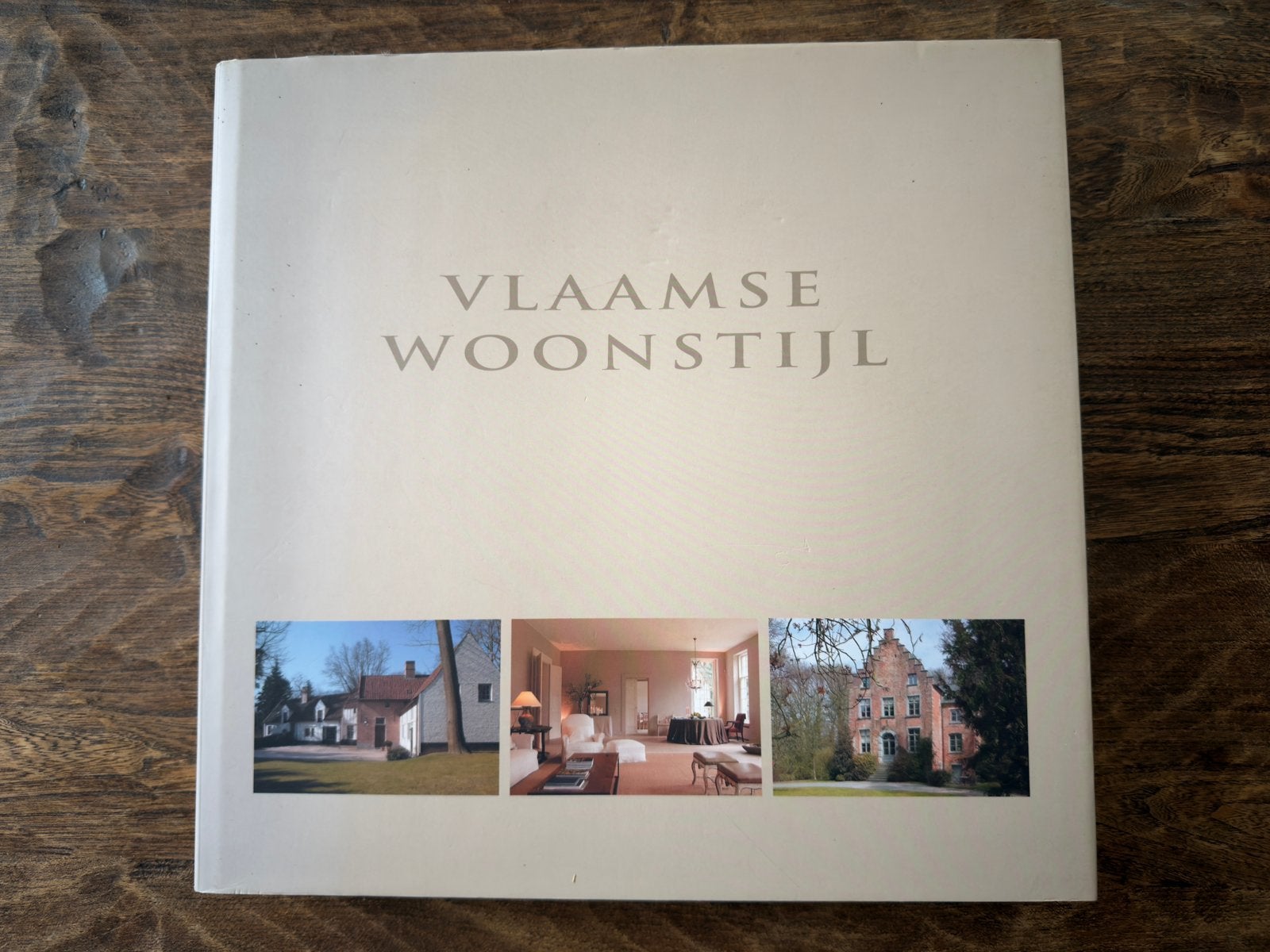Vlaamse Woonstijl – Luxe hardcover interieurboek (2003), Boeken, Ophalen, Zo goed als nieuw, Overige onderwerpen
