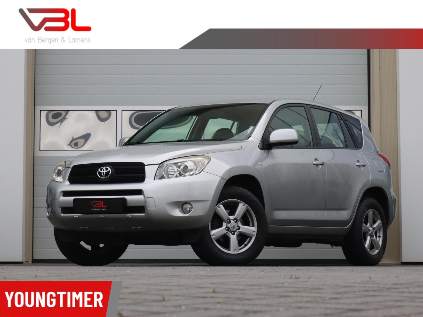 Toyota RAV4 2.0 VVTi Executive AWD automaat | Youngtimer, Auto's, Automaat, Gebruikt, Zwart, 4 cilinders