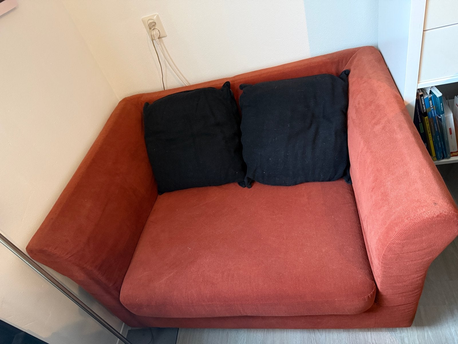 Comfortabele tweepersoonsbank - rode stof, Ophalen, Gebruikt, 150 tot 200 cm, Tweepersoons