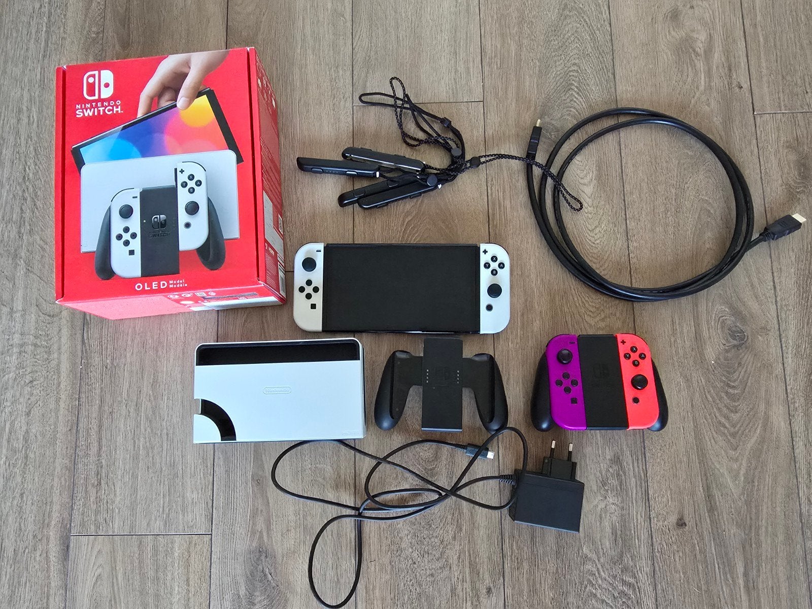 Nintendo Switch OLED Wit – Compleet + extra Joy-Cons, Spelcomputers en Games, Spelcomputers | Nintendo Switch, Zo goed als nieuw