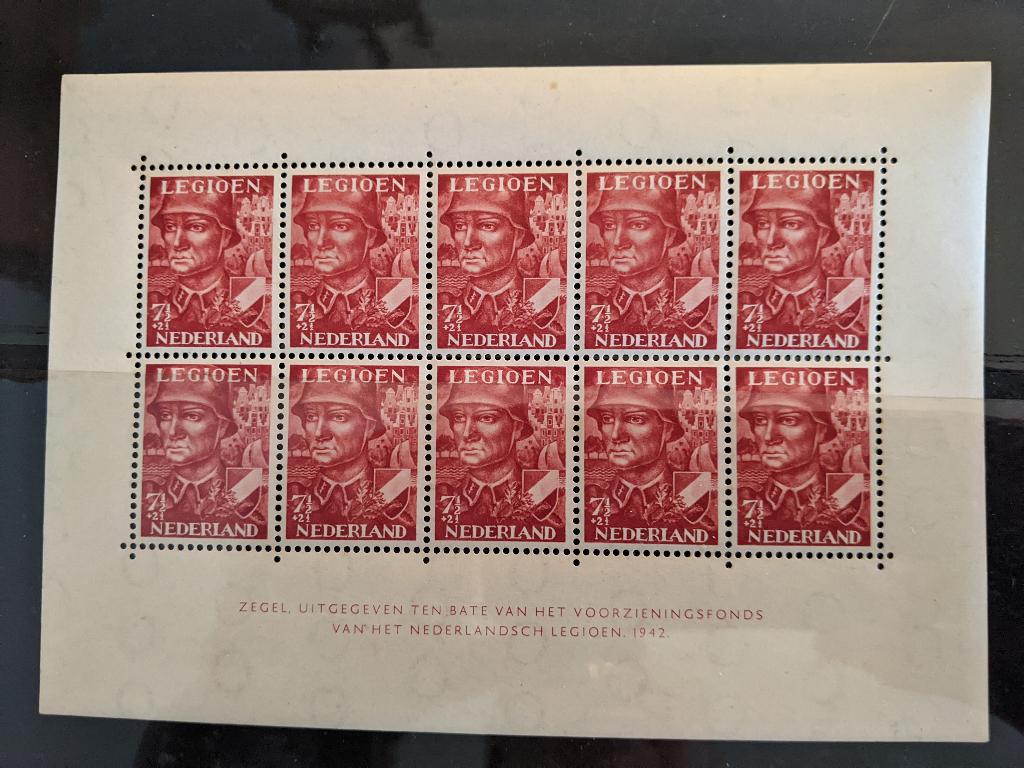 NL 1942; VEL LEGIOENZEGELS NVPHNR V402 LEES, Postzegels en Munten, Postzegels | Nederland, Verzenden, Na 1940, Postfris