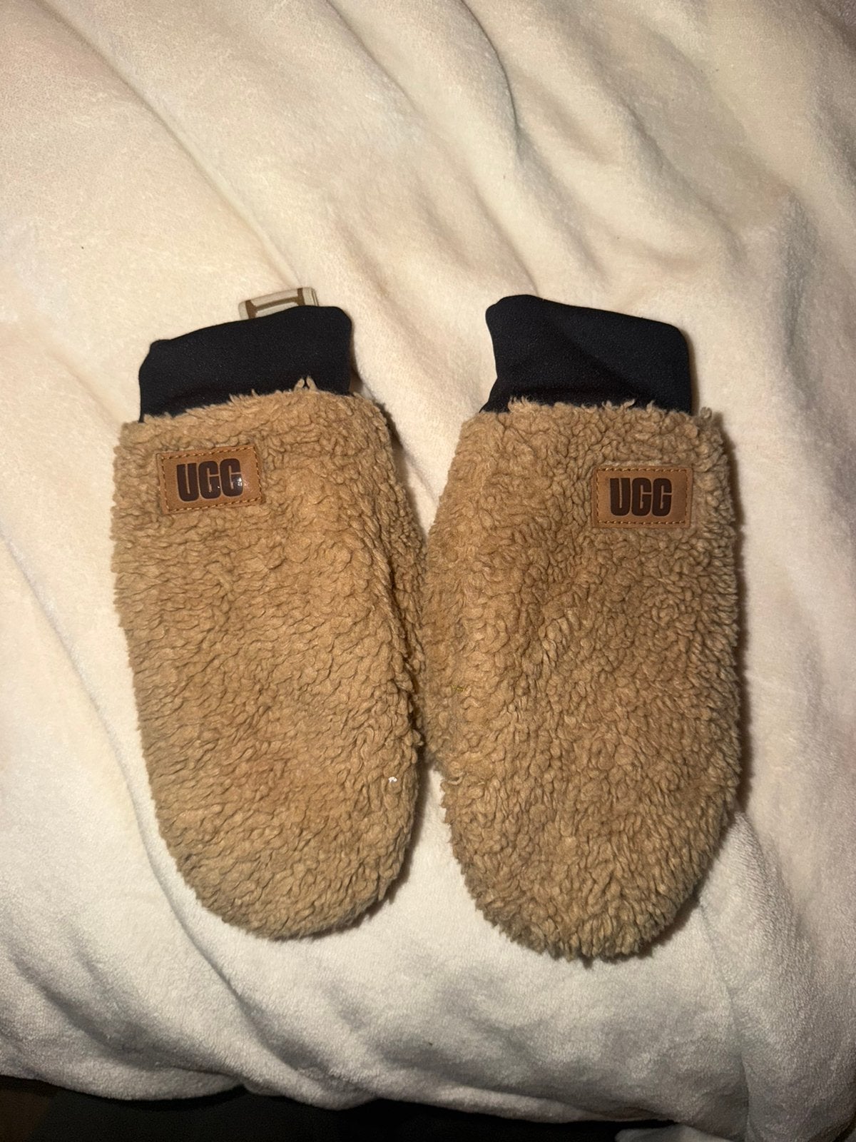 Ugg wollen wanten, Ophalen, Zo goed als nieuw, Muts