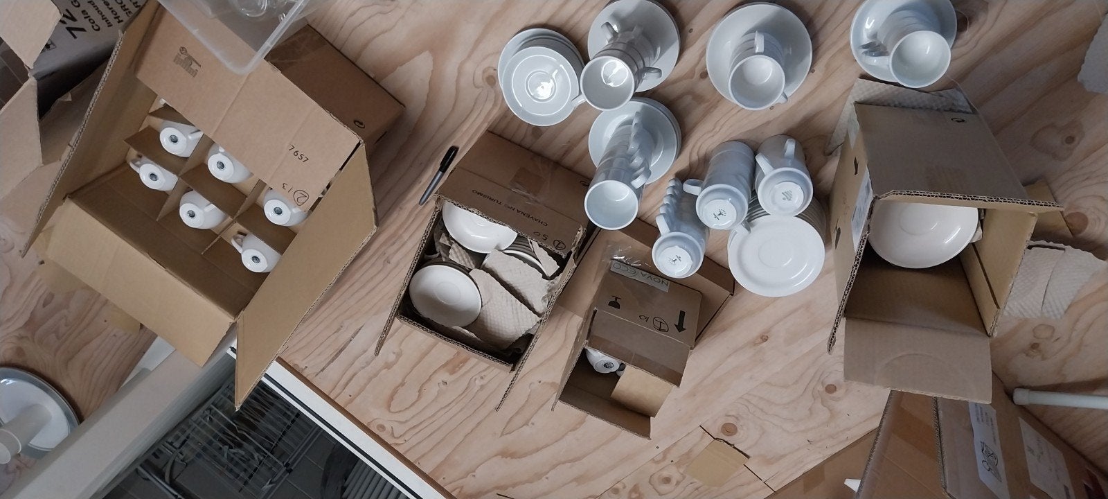 Heleboel schoteltjes en bijpassende kopjes, Ophalen, Zo goed als nieuw, Overige stijlen, Kop(pen) en/of Schotel(s)