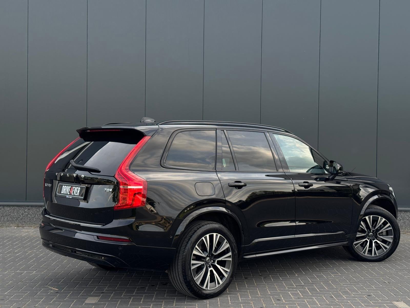 Volvo XC90 2.0 T8 Recharge AWD R DESIGN 455pk 7p PANO | LEDE, Auto's, Dealer onderhouden, Gebruikt, 4 cilinders, 7 stoelen