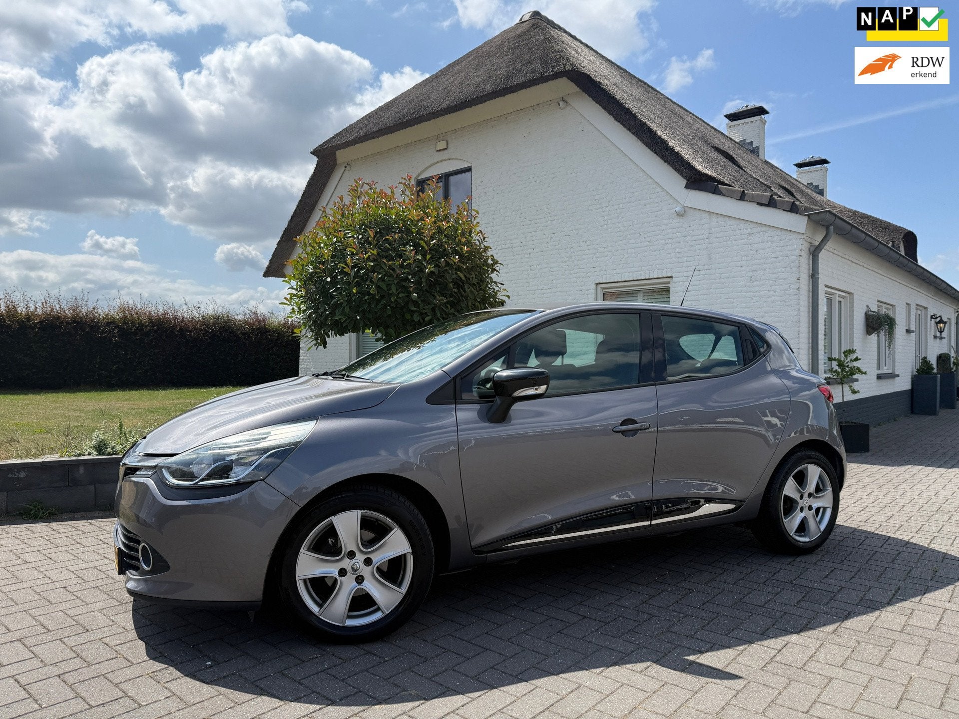 Renault Clio 0.9 TCe Expression / Bj: 2014 / apk tot 05-2027, Voorwielaandrijving, Start-stop-systeem, 540 kg, Origineel Nederlands