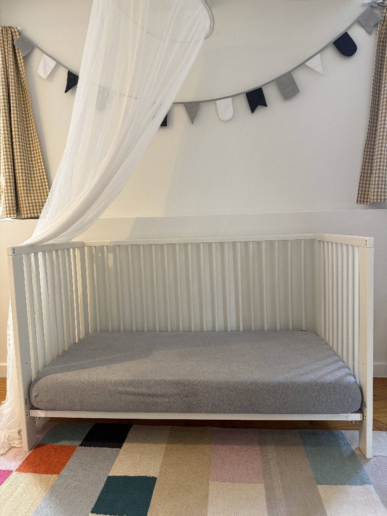 Ikea kinderbedje ledikant + matras + hoezen, Ophalen, Gebruikt, Ledikant